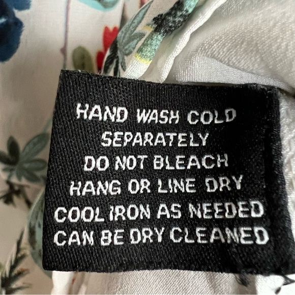 Walter Baker Women's Pullover Blouse Floral Bell Sleeve Tie Neck Lined Flowy M - Picture 8 of 9